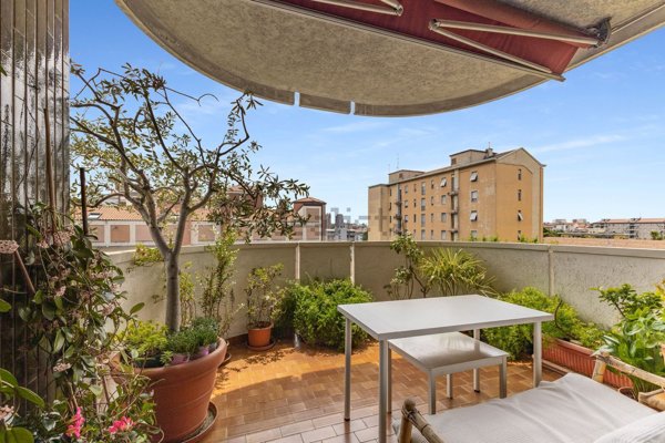 appartamento in vendita a Milano in zona Dergano