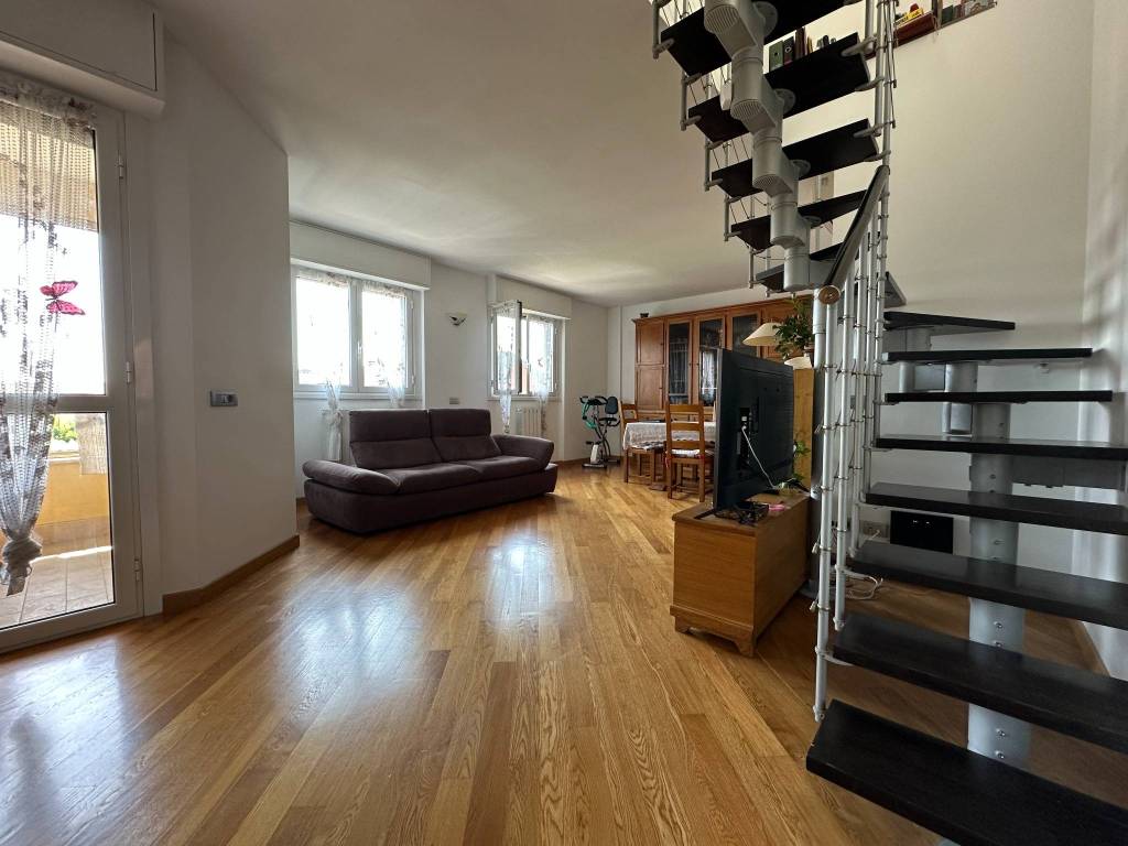 appartamento in vendita a Milano in zona Gratosoglio