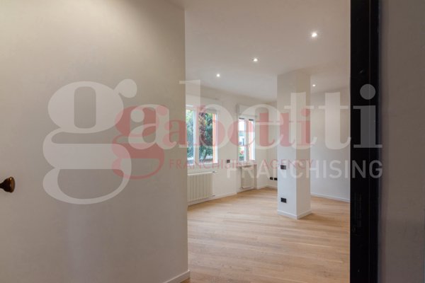 appartamento in vendita a Milano in zona Famagosta