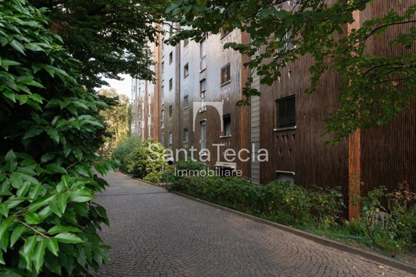appartamento in vendita a Milano in zona Lorenteggio