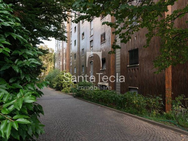 appartamento in vendita a Milano in zona Lorenteggio