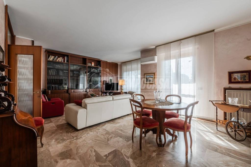 appartamento in vendita a Milano in zona Vigentino