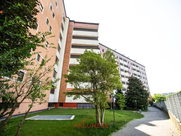 appartamento in vendita a Milano in zona Barona
