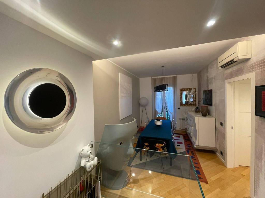 appartamento in vendita a Milano in zona Porta Nuova