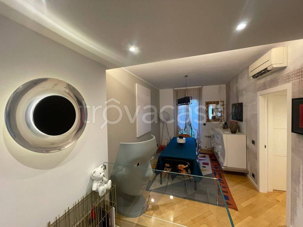 appartamento in vendita a Milano in zona Porta Nuova