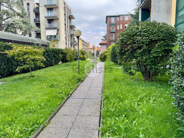 ufficio in vendita a Milano in zona Ronchetto sul Naviglio