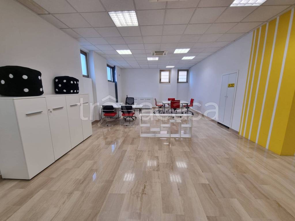 ufficio in vendita a Milano in zona Muggiano