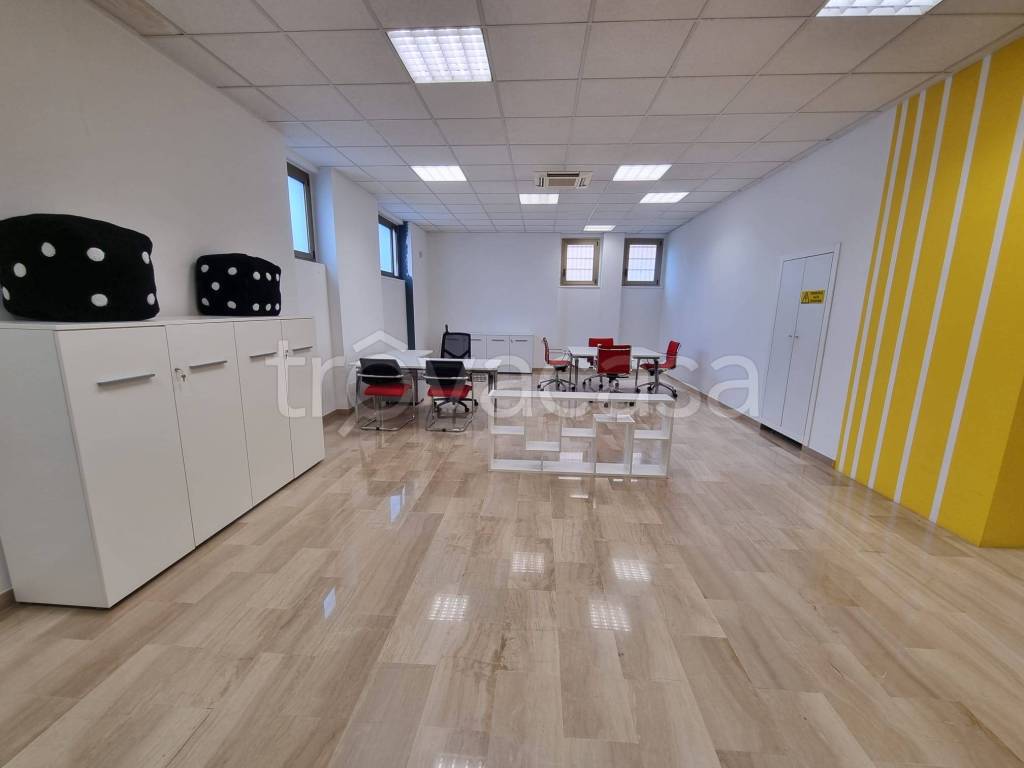 ufficio in vendita a Milano in zona Muggiano