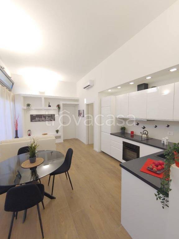 appartamento in vendita a Milano in zona Baggio