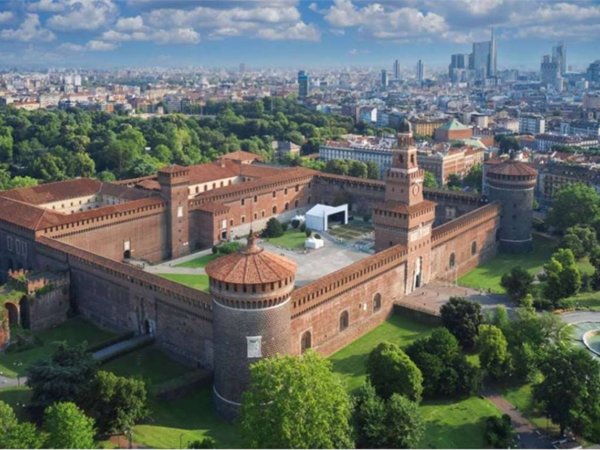 intera palazzina in vendita a Milano in zona Isola