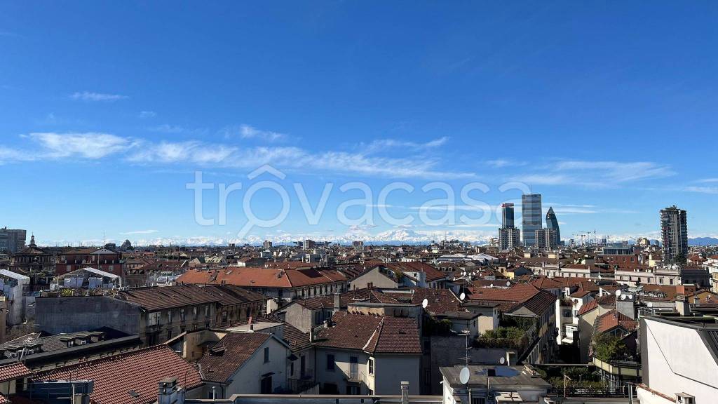 appartamento in vendita a Milano in zona Cadorna