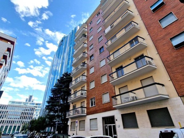 ufficio in vendita a Milano in zona Porta Nuova