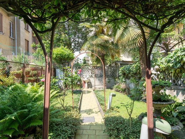 casa indipendente in vendita a Milano in zona Bocconi