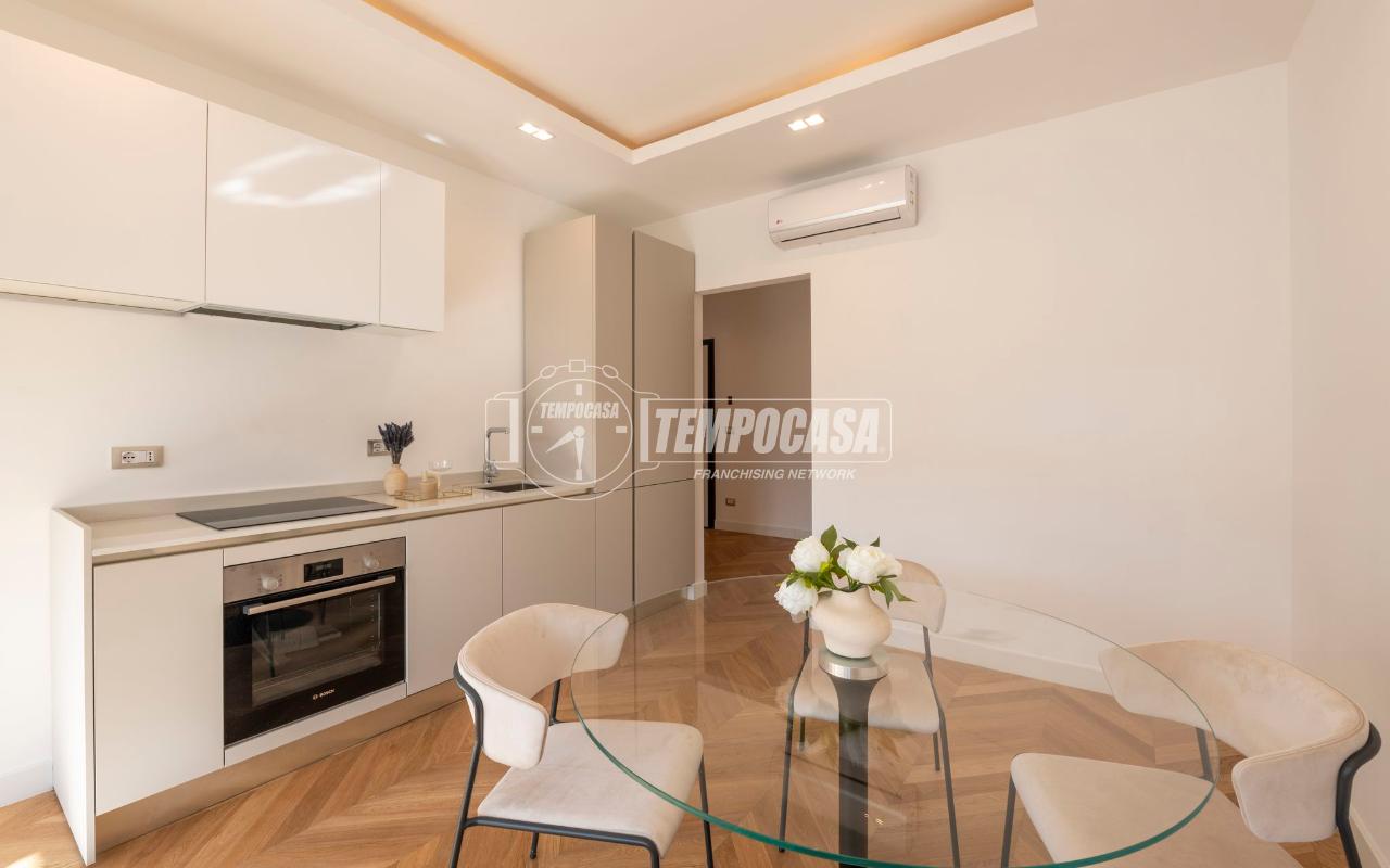 appartamento in vendita a Milano in zona Porta Nuova