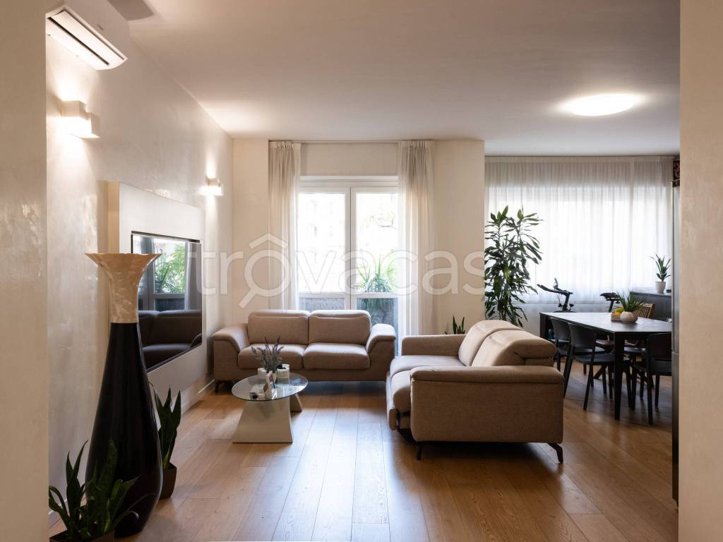 appartamento in vendita a Milano in zona Città Studi