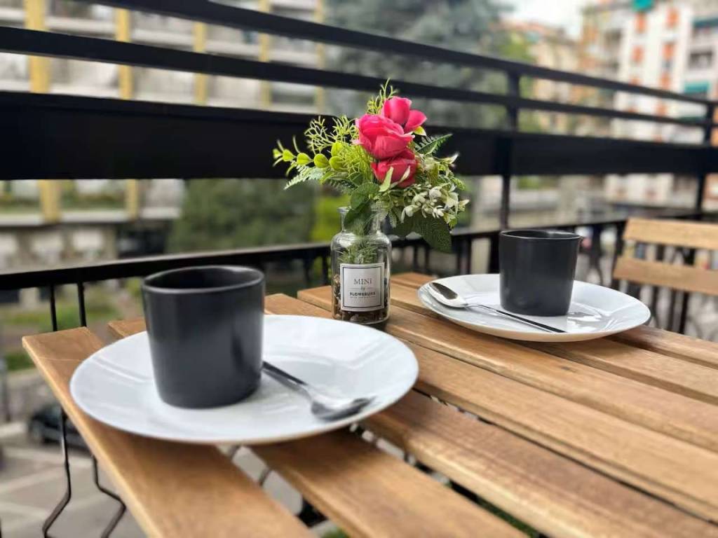 negozio in vendita a Milano in zona Famagosta