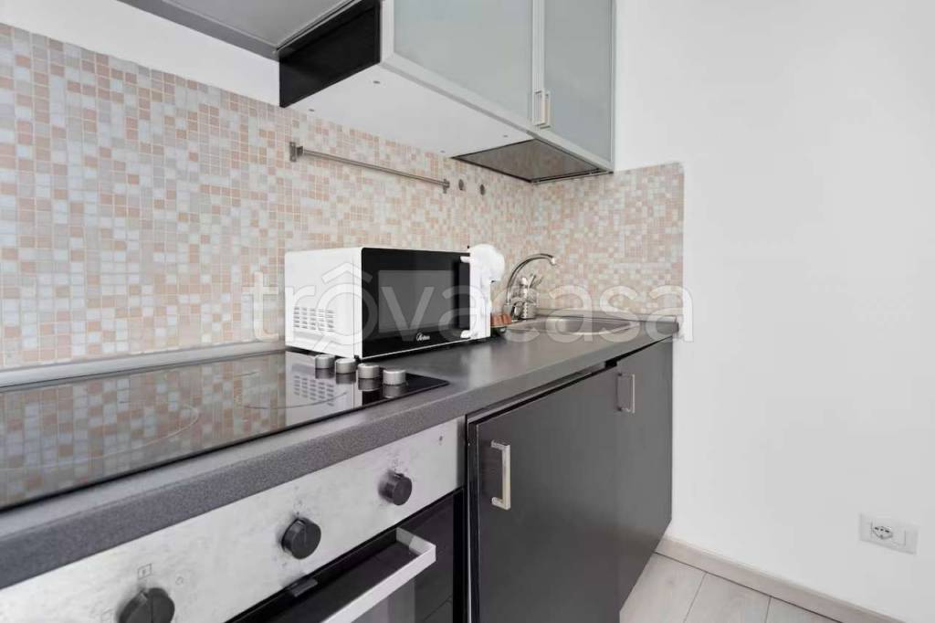 negozio in vendita a Milano in zona Porta Romana