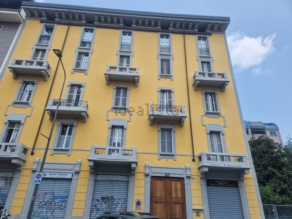 appartamento in vendita a Milano in zona Lorenteggio