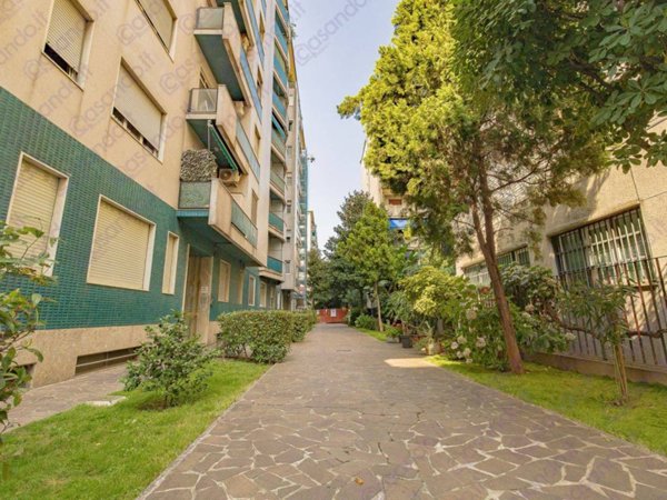 appartamento in vendita a Milano in zona Rottole