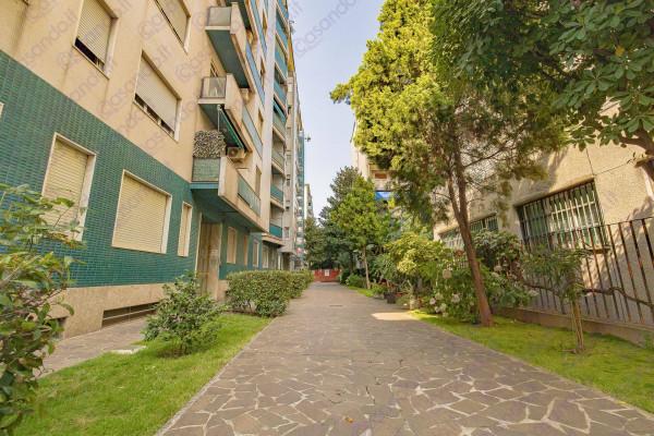 appartamento in vendita a Milano in zona Rottole