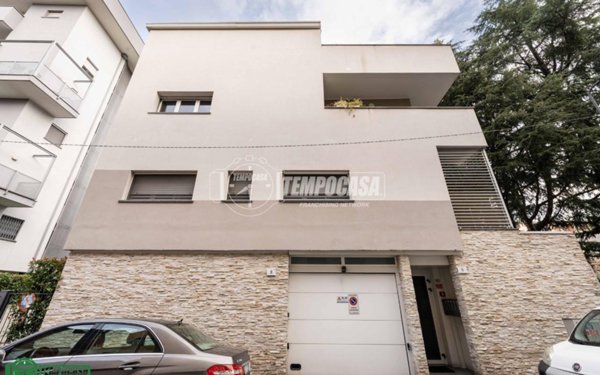appartamento in vendita a Milano in zona Adriano