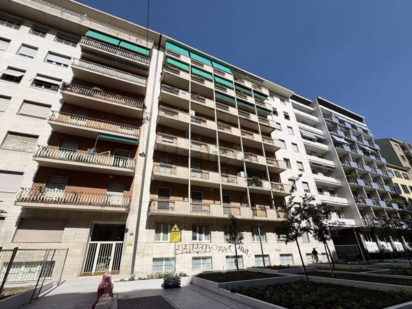 appartamento in vendita a Milano in zona Sant'Ambrogio
