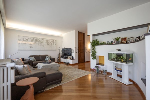 appartamento in vendita a Milano in zona Cinque Giornate
