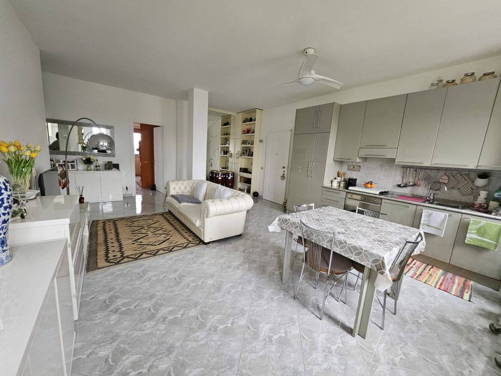 appartamento in vendita a Milano in zona Famagosta