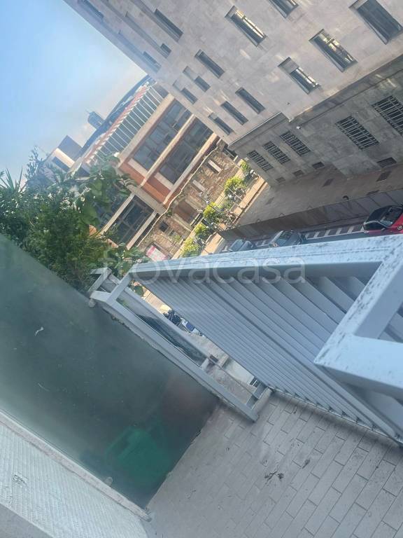 ufficio in vendita a Milano in zona Guastalla