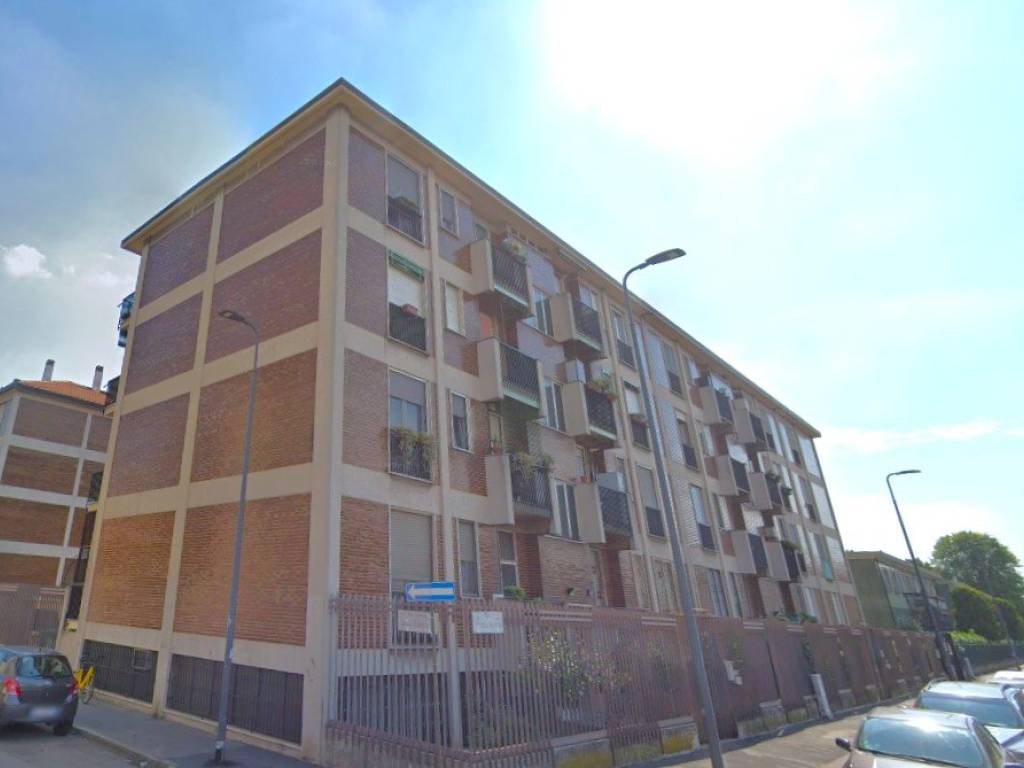 appartamento in vendita a Milano in zona Adriano