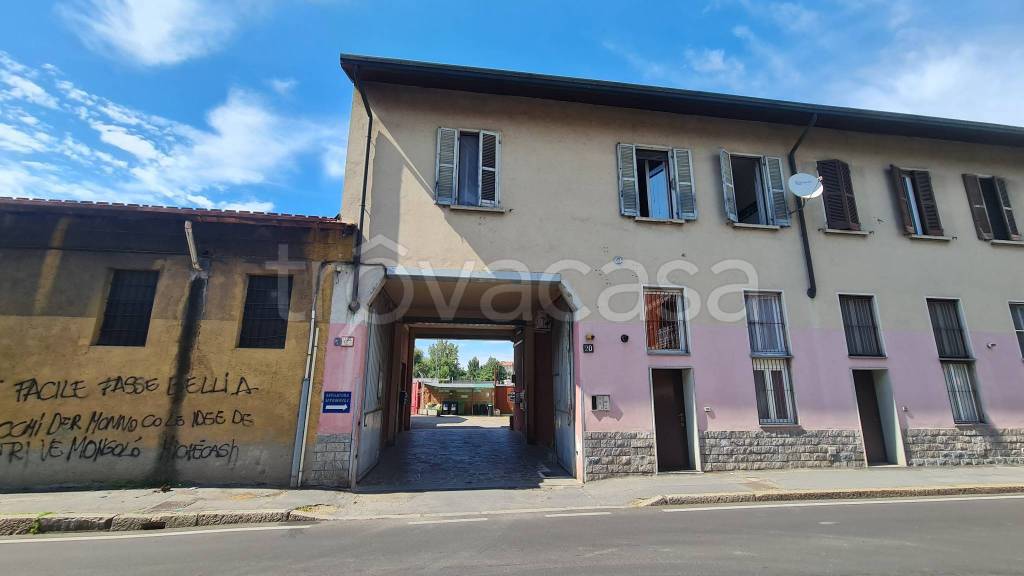 appartamento in vendita a Milano in zona Baggio