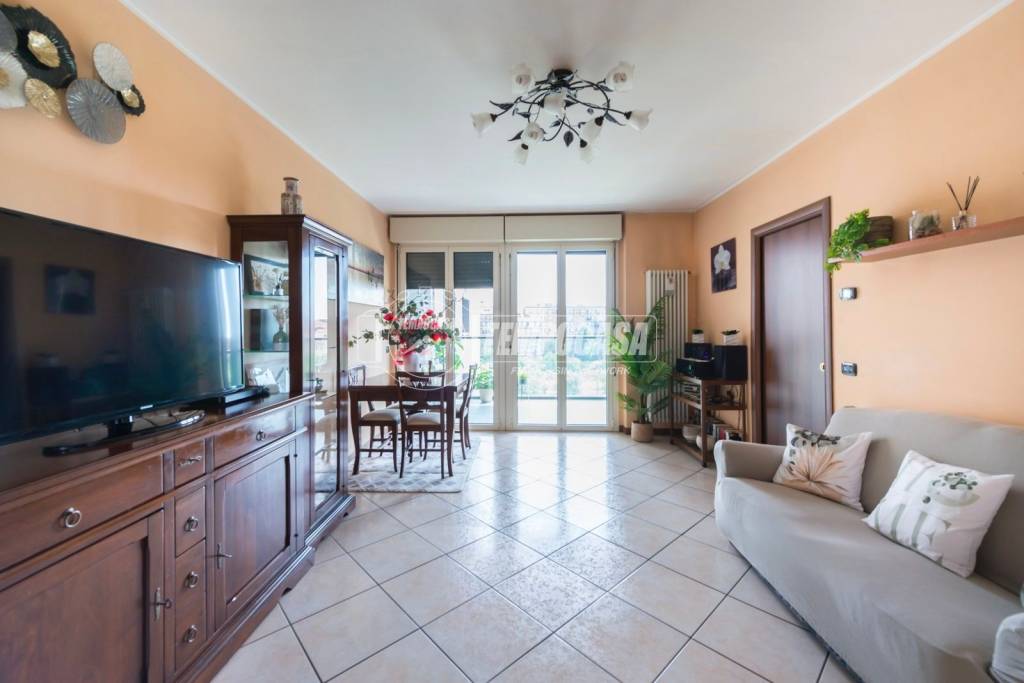 appartamento in vendita a Milano in zona Lorenteggio