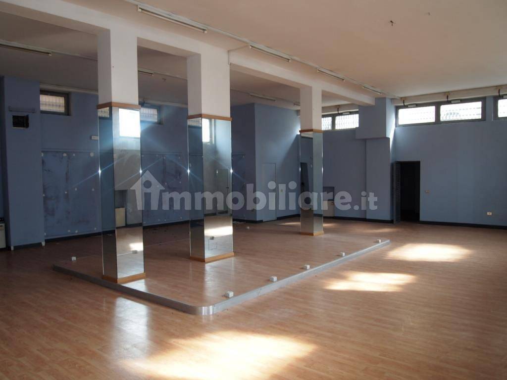 negozio in vendita a Milano in zona Vigentino