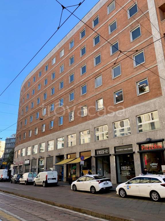 negozio in vendita a Milano in zona Porta Ticinese