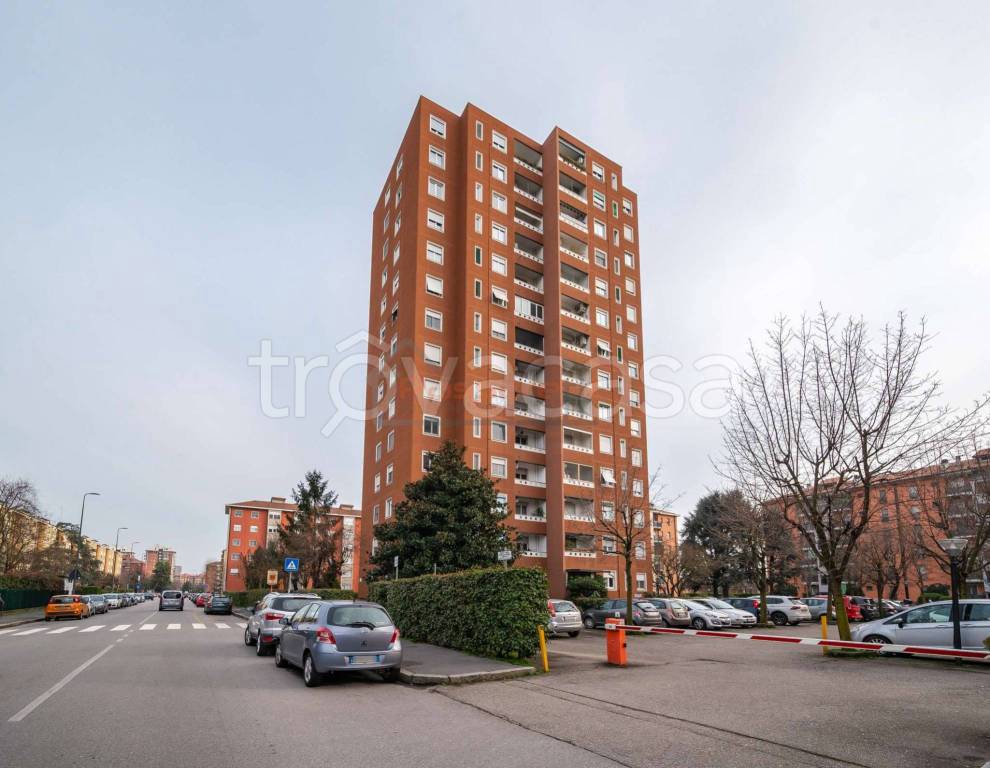 appartamento in vendita a Milano in zona Gallaratese