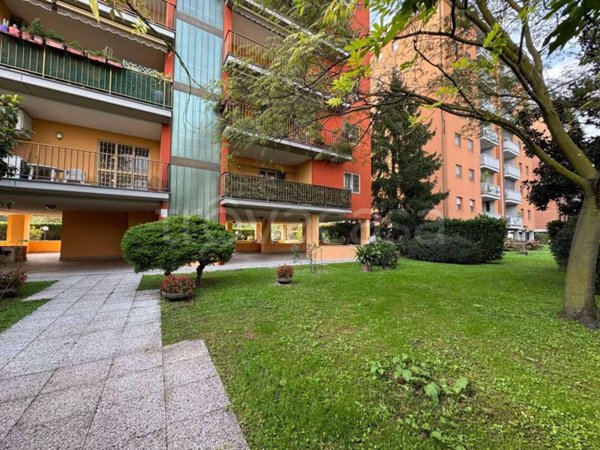 appartamento in vendita a Milano in zona Famagosta