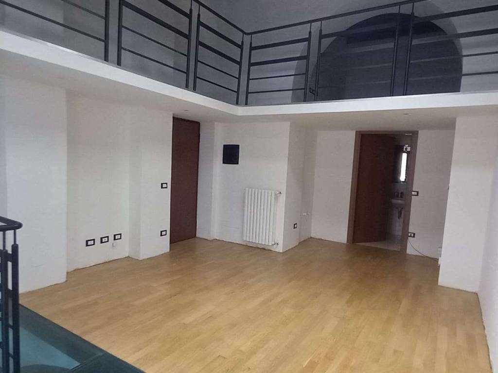 negozio in vendita a Milano in zona Isola