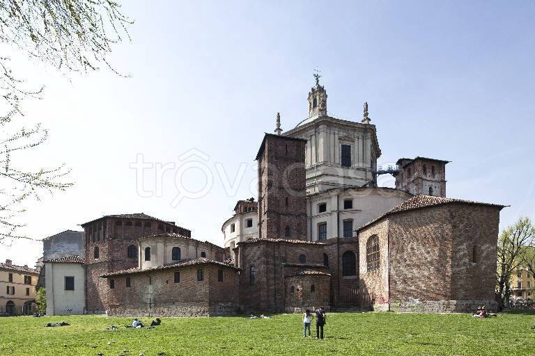 appartamento in vendita a Milano in zona Sant'Ambrogio