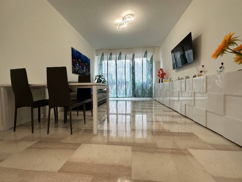 appartamento in vendita a Milano in zona Famagosta