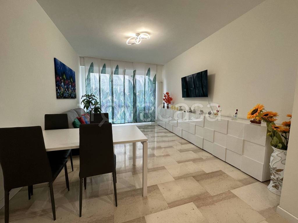 appartamento in vendita a Milano in zona Famagosta
