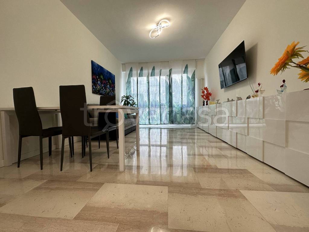 appartamento in vendita a Milano in zona Famagosta