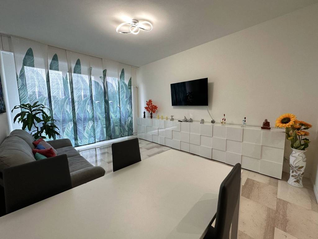 appartamento in vendita a Milano in zona Famagosta