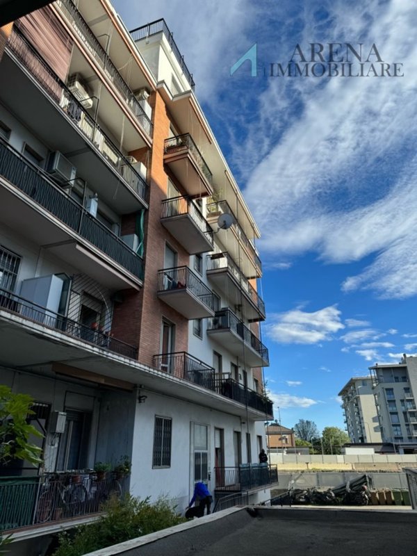appartamento in vendita a Milano in zona Rogoredo