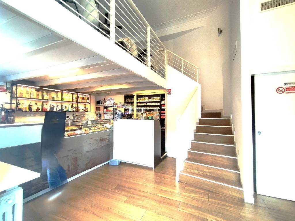 negozio in vendita a Milano in zona Guastalla