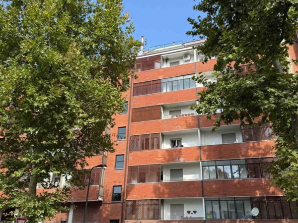 appartamento in vendita a Milano in zona Famagosta