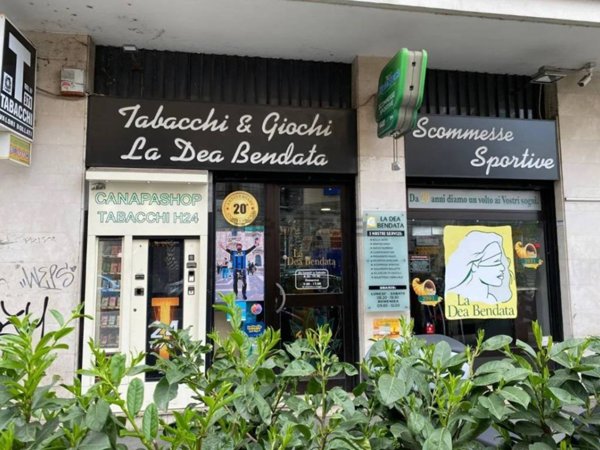 negozio in vendita a Milano in zona Porta Romana