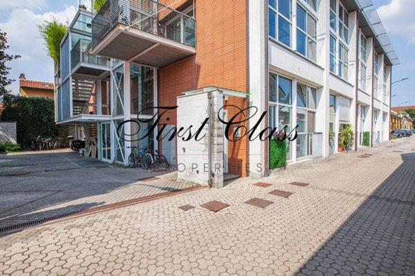 appartamento in vendita a Milano in zona San Cristoforo