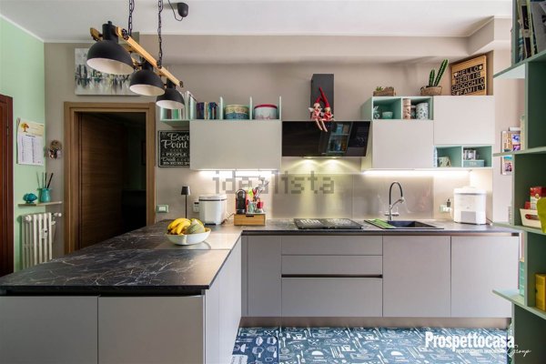 appartamento in vendita a Milano in zona Lorenteggio