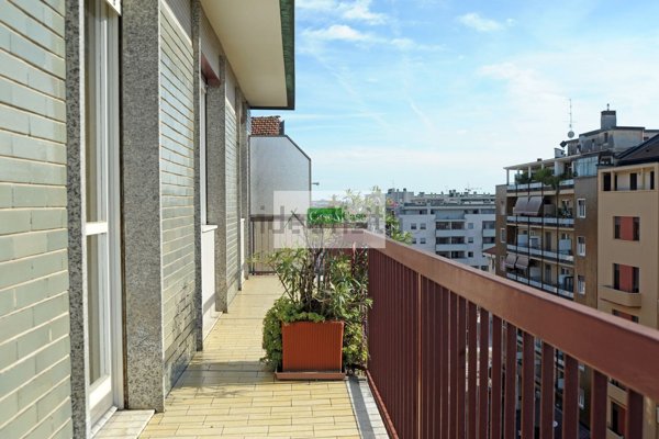 appartamento in vendita a Milano in zona Lorenteggio