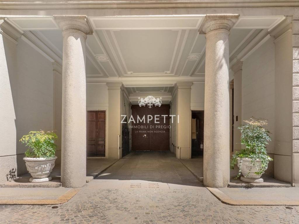 appartamento in vendita a Milano in zona Cadorna